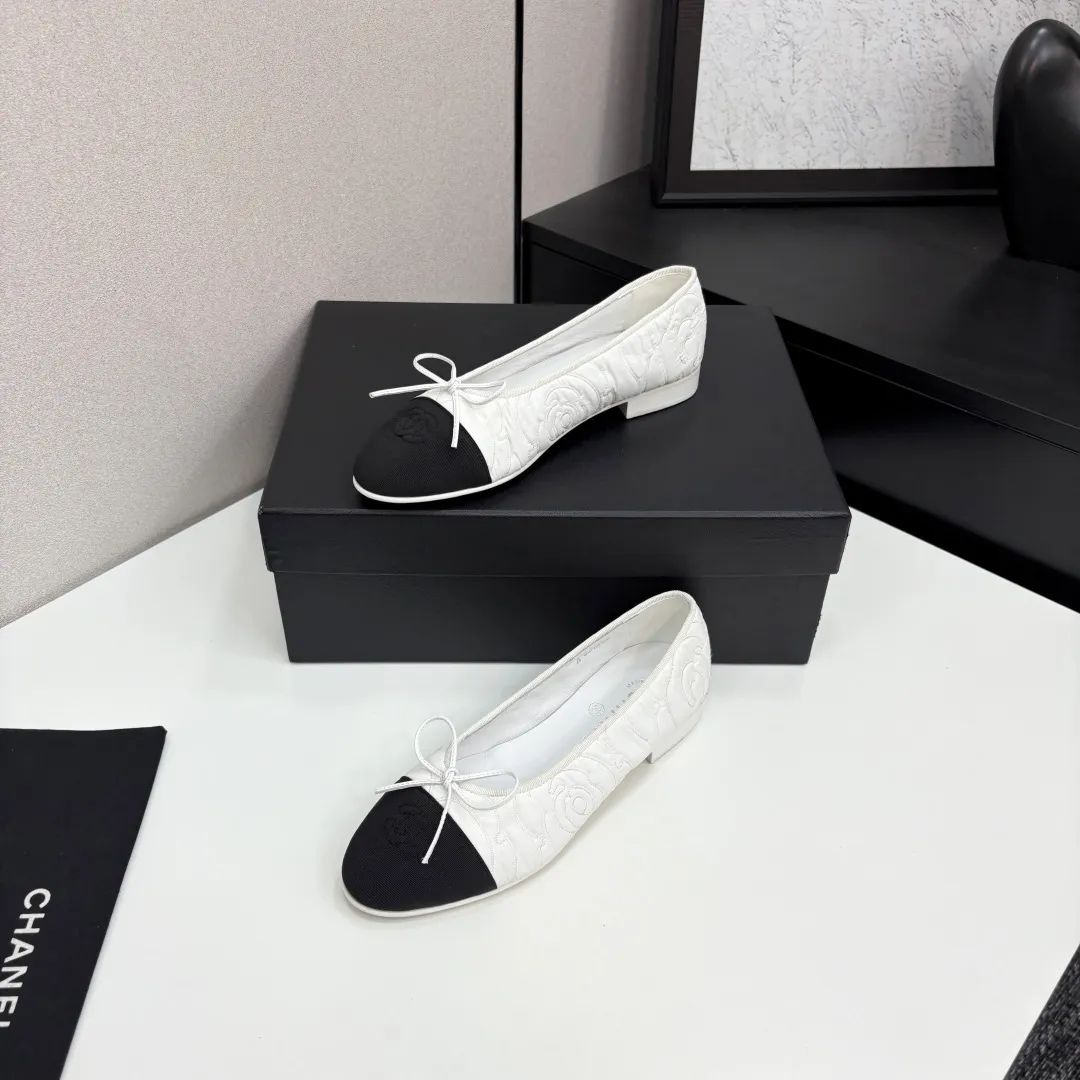 👟👟Ex-factory price 540👟👟 25Fw early spring latest color Chanel Xiaoxiang bow ballet flat shoes Believe me, this is a pair of ballet shoes that can take you to good places🩰 Upper: original lace mesh inner lining: no lining Sole: Italian genuine leather outsole Size: 34-41 regular size (34.40.41 customization is not returnable)